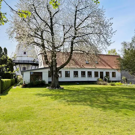 3 Bedroom Lovely In Holiday home